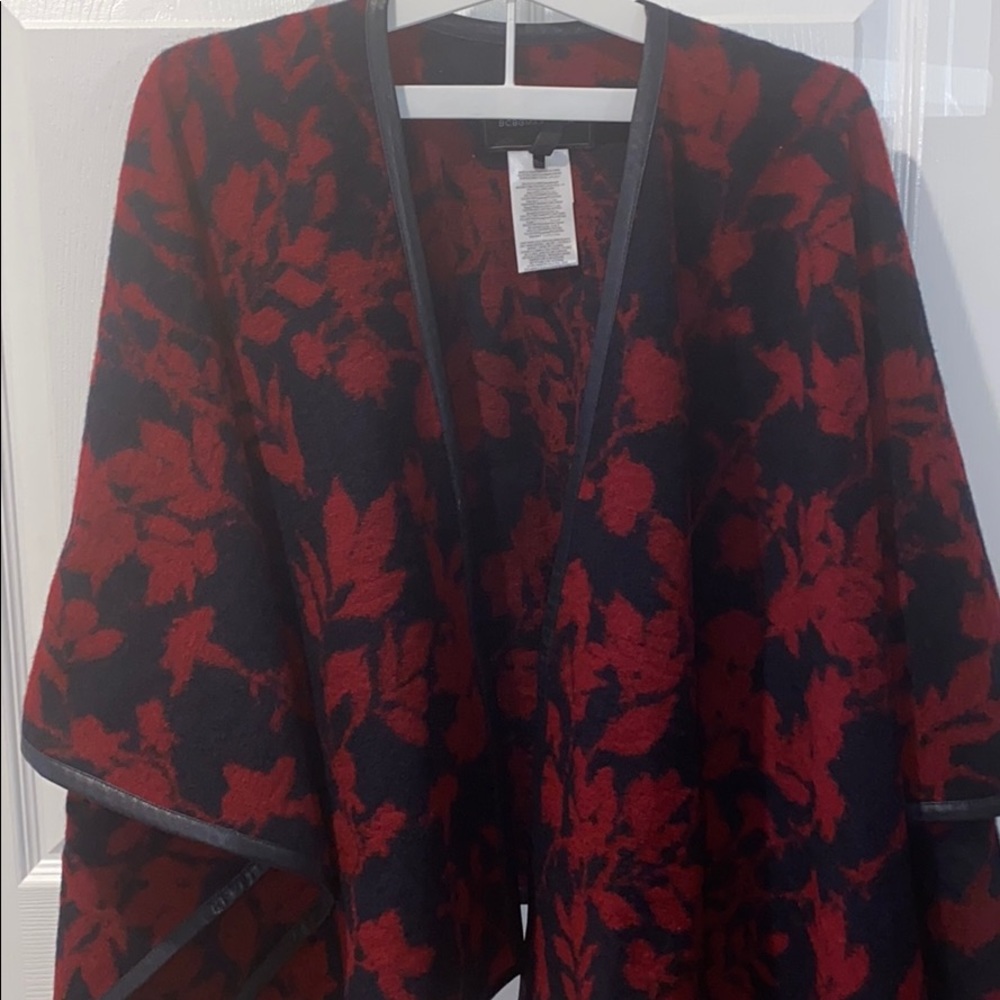 BCBG MAXAZRIA navy/ red wrap shawl